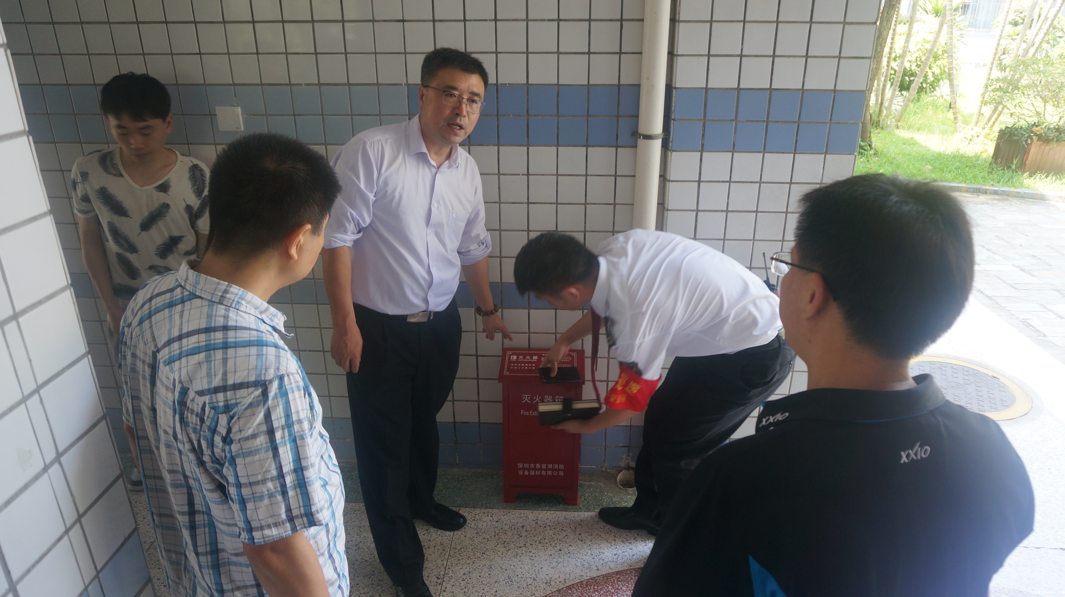 20180522徐连佳校长带队进行全校安全大检查 (17)